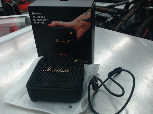 Speaker bluetooth  black 15 hour batteri