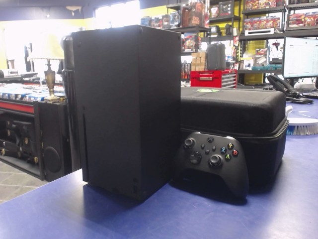 Console + accessoires dans case transpor
