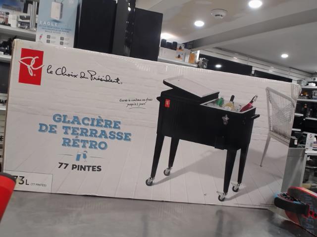 Glaciere de terrasse retro sur roulette