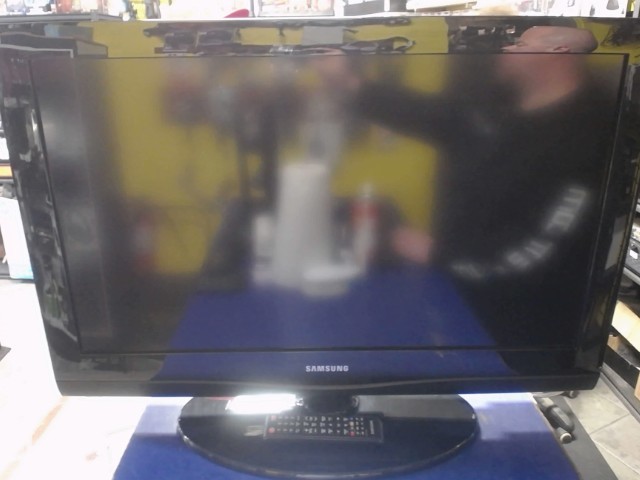 Tlviseur 32 pouces avec manette