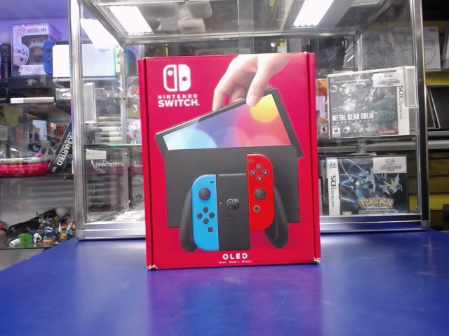 Console dans boite avec manettes et fil
