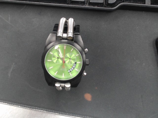 Montre quart verte noire