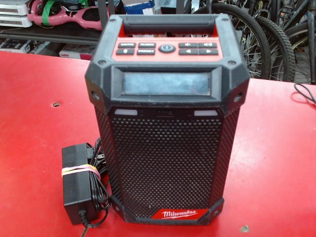 Radio chantier m12+chargeur+batterie