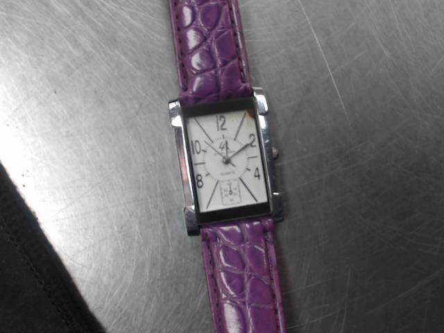 Montre avec bracelet violey