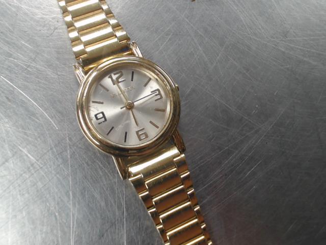 Petite montre dore pour femme
