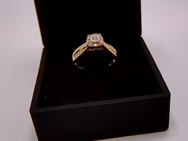 BAGUE EN OR 10KT AVEC DIAMANTS