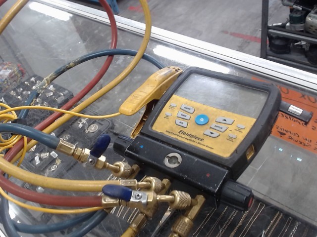 Sman refrigerant manifold 3 port