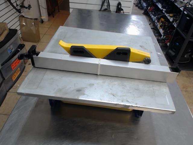 Table a scie filaire