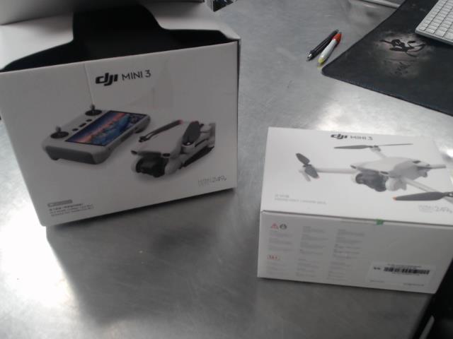 Drone dji gris avec 3 batterie, helice