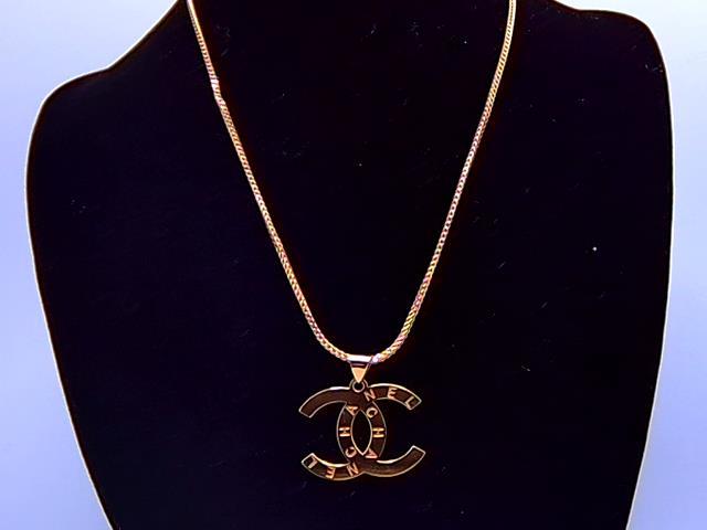 CHAINE EN OR 18KT AVEC PENDENTIF 