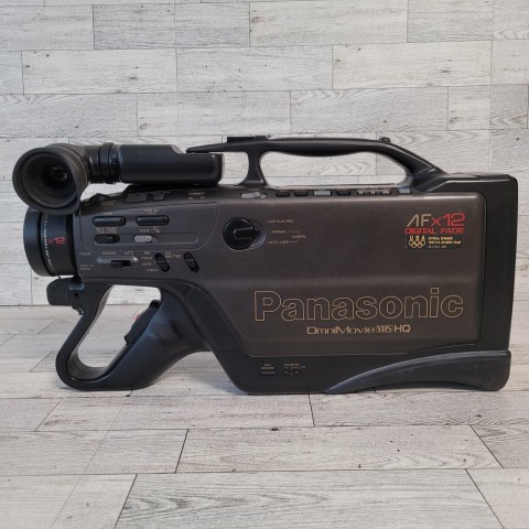 Vintage camera + case + acc