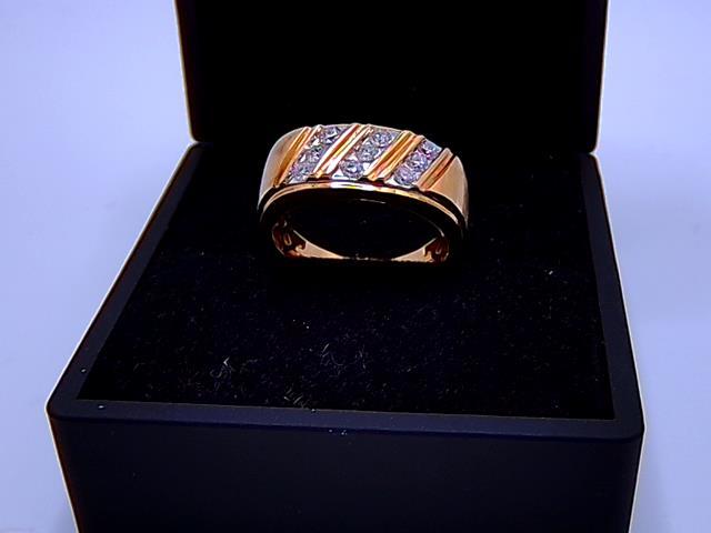 BAGUE EN OR 10KT AVEC DIAMANTS
