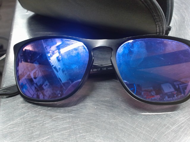 Oakley manor burn sunglasses in case