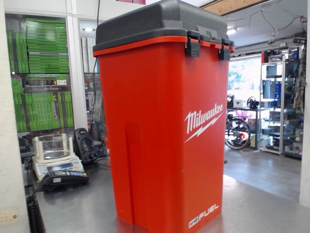 Milwaukee fuel drain snake avec batterie