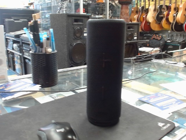 Speaker noire sans nom