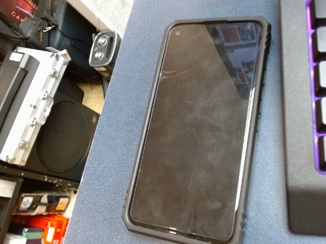 Telephone avec case rouge pw-0000
