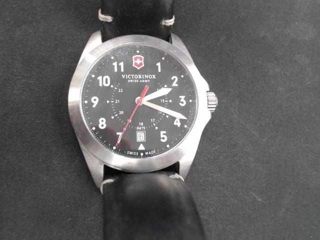Victorinox quartz watch works