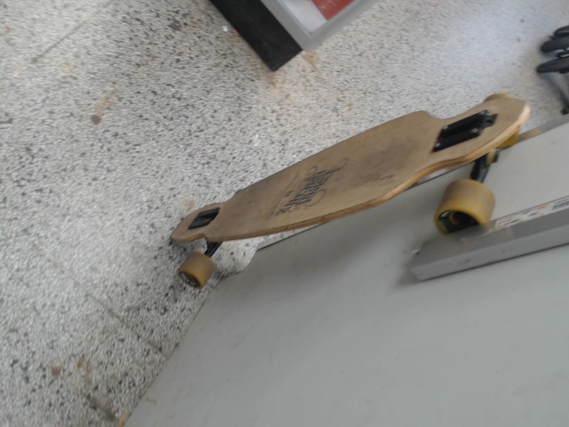 Skateboard landyachtz battle axe 35