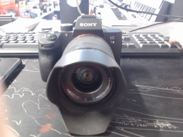 Sony a7iii appareile photo+28-70mm lens