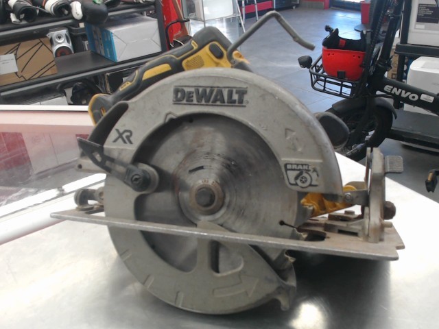 Scie circulaire xr pousiere