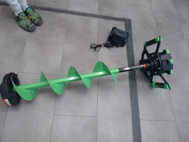 Ice drill ion alpha 8'' avec 2batt+charg