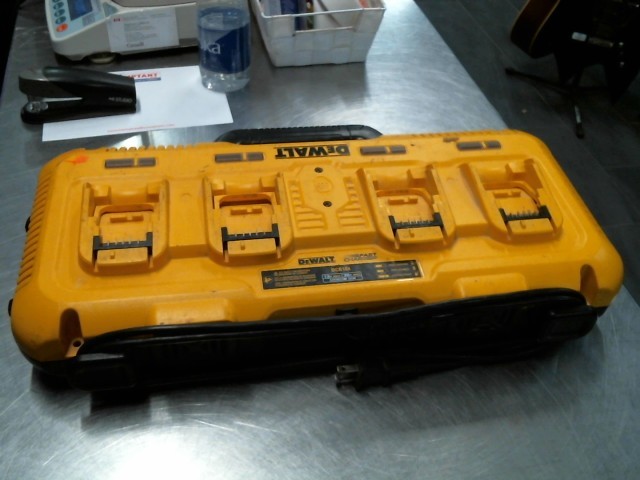 Chargeur de batterie 4 port dewalt