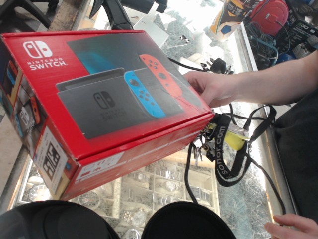 Console switch+2man+doc+acc brand new