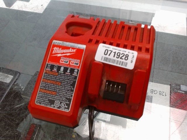 Chargeur milwaukee