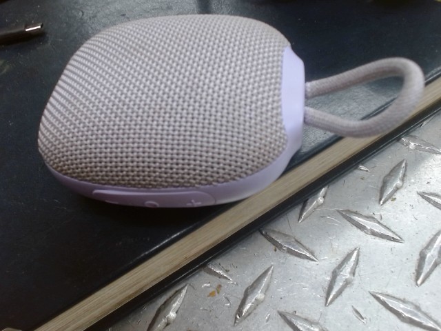Bluetooth speaker mauve