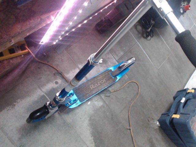 Trotinette razor bleue premium