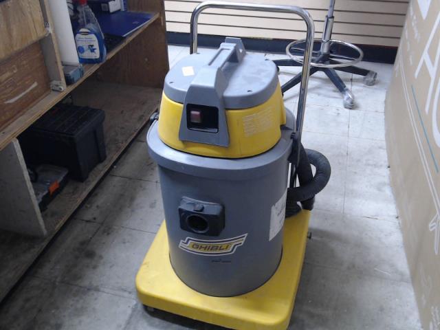 Shopvac sur roue avec rack+tuyau