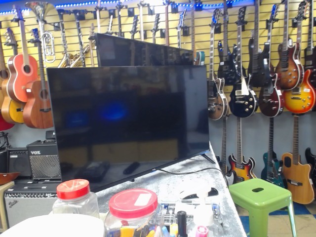 Smart tv avec roku et manette