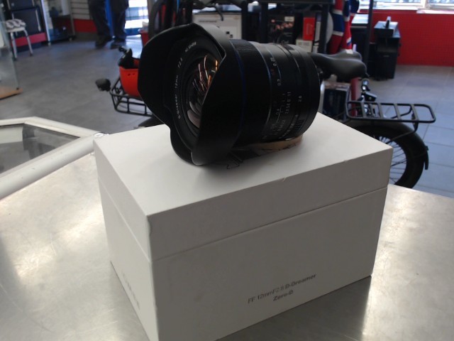 Lentille d-dreamer ff 12mm f2.8