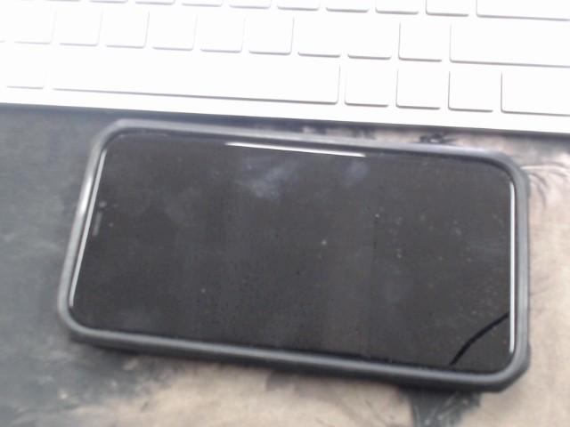 Iphone xr noir 128gb avec case