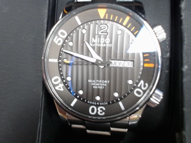 Montre automatique avec boite