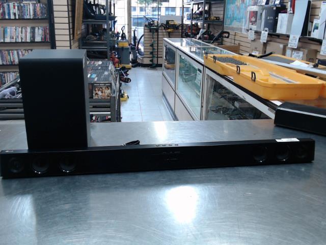 Barre de son avec sub et manette