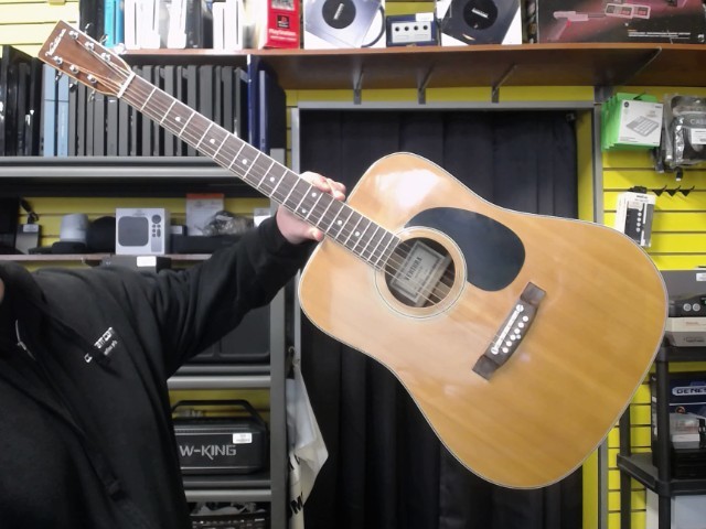 Guitare acoustique condition moyenne