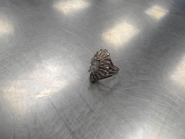 Bague en argent grosse pierre blanche