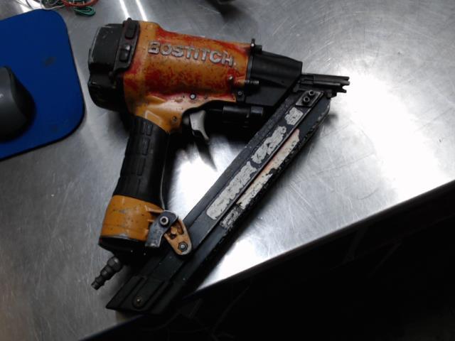 Cloueuse strapshot bostitch air