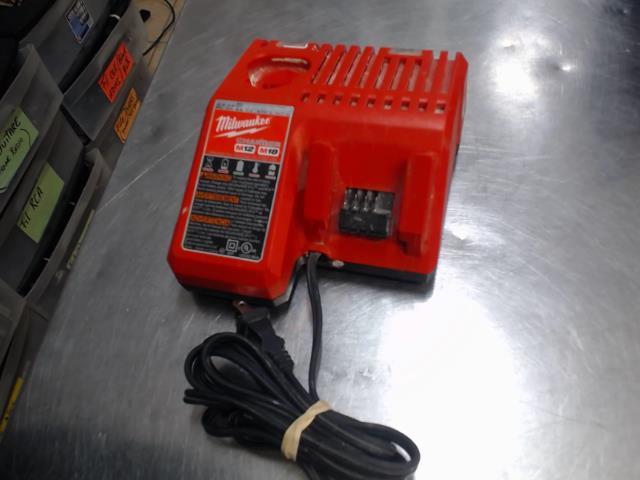 Chargeur milwaukke + fil du station cat