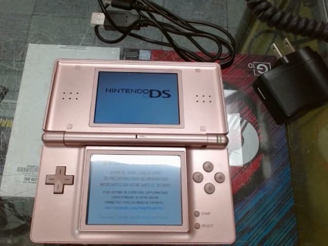 Nintendo ds lite rose lecteur sd defect