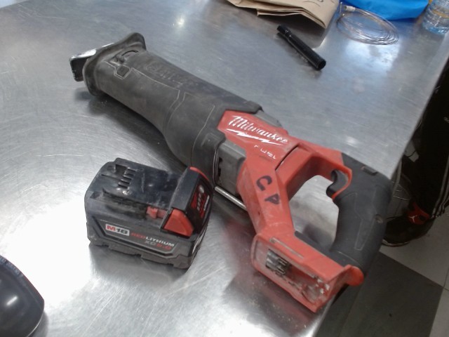 Saw all milwaukee +batt no charge