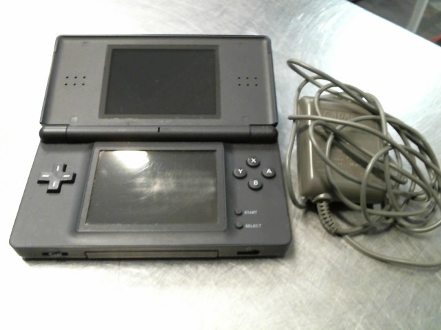 Nintendo ds avec chargeur et acc