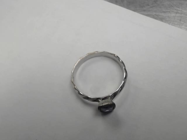 Bague en argent mince pierre mauve