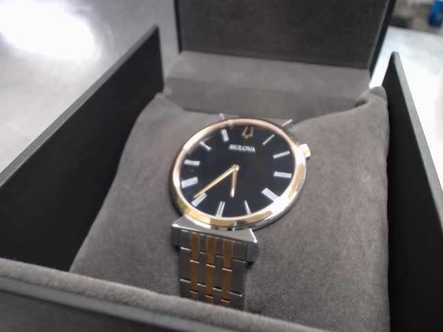 Montre bulova en boite