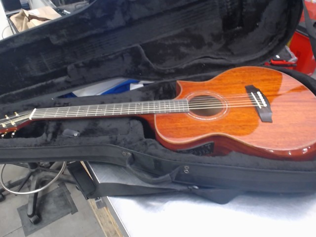 Guitare electroacoustic denver+case