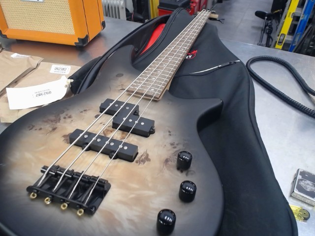 Bass 4 cordes dans tui noir