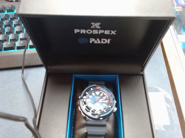 Montre automatique avec boite