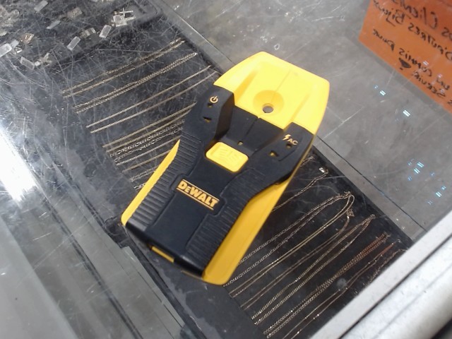 Stud finder a batterie