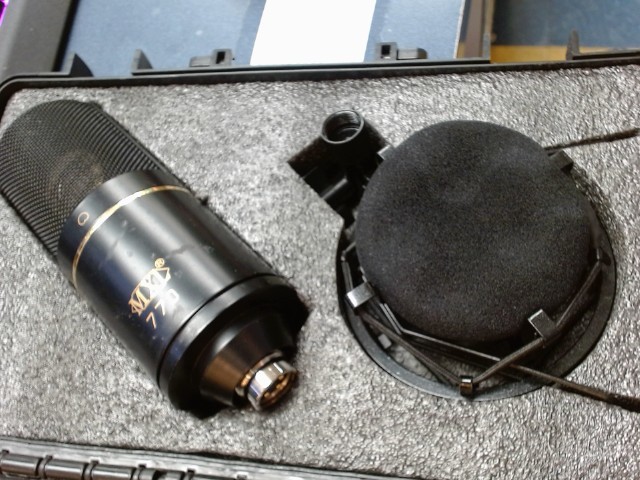 Micro avec stand boite